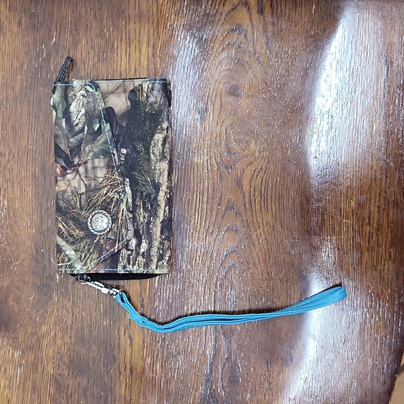 Webers Camo/blue wristlet Wallet - Picture 1 of 6
